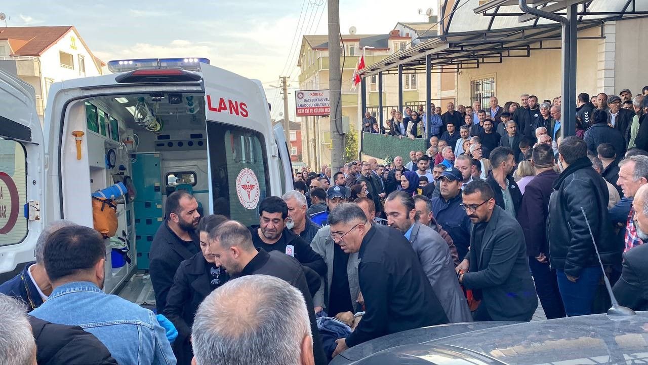 İzmit Belediyesi Müdürü Ozan Aksu’ya iki acı birden