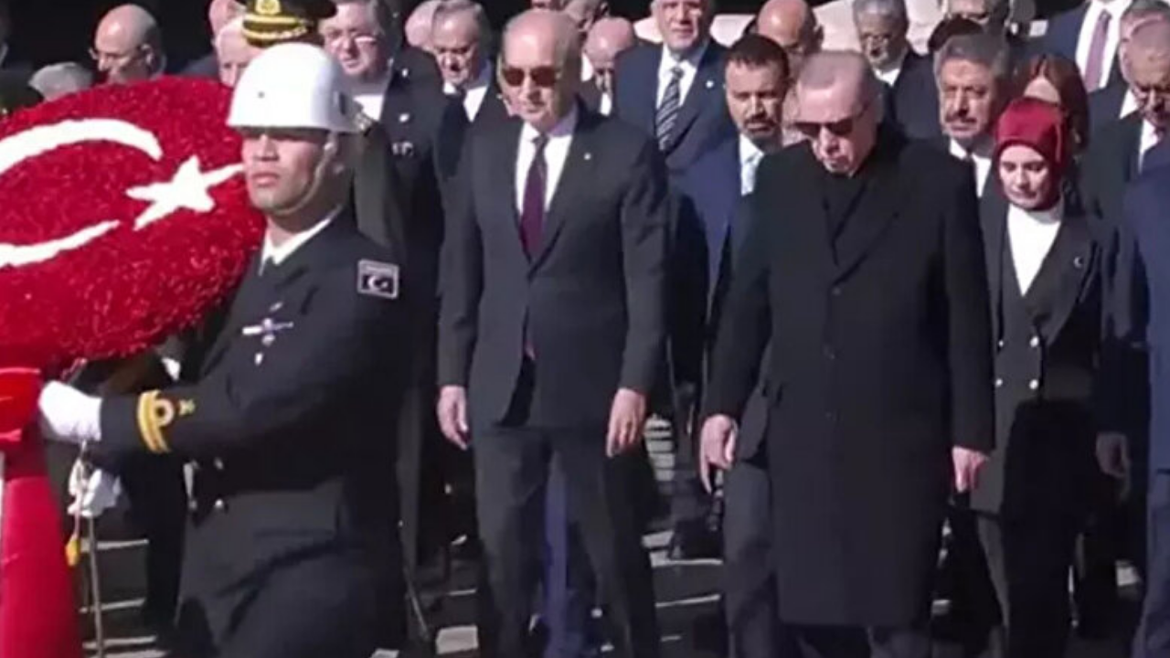 Anıtkabir’de Yine Aynı Skandal: Anıtkabir’de "Erdoğan" Sloganları Atıldı!