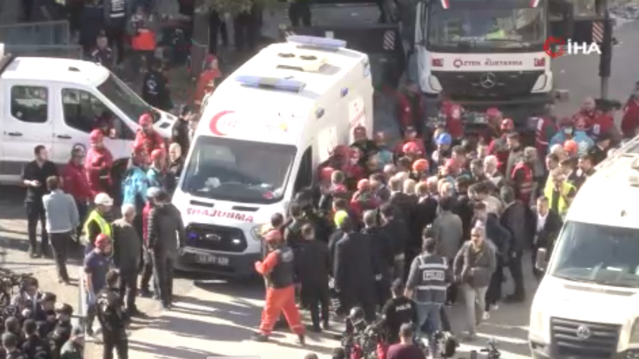 Gebze'de Çöken Binada 2 Kişinin Cansız Bedenine Ulaşıldı! 1 Kişi Sağ Kurtarıldı!