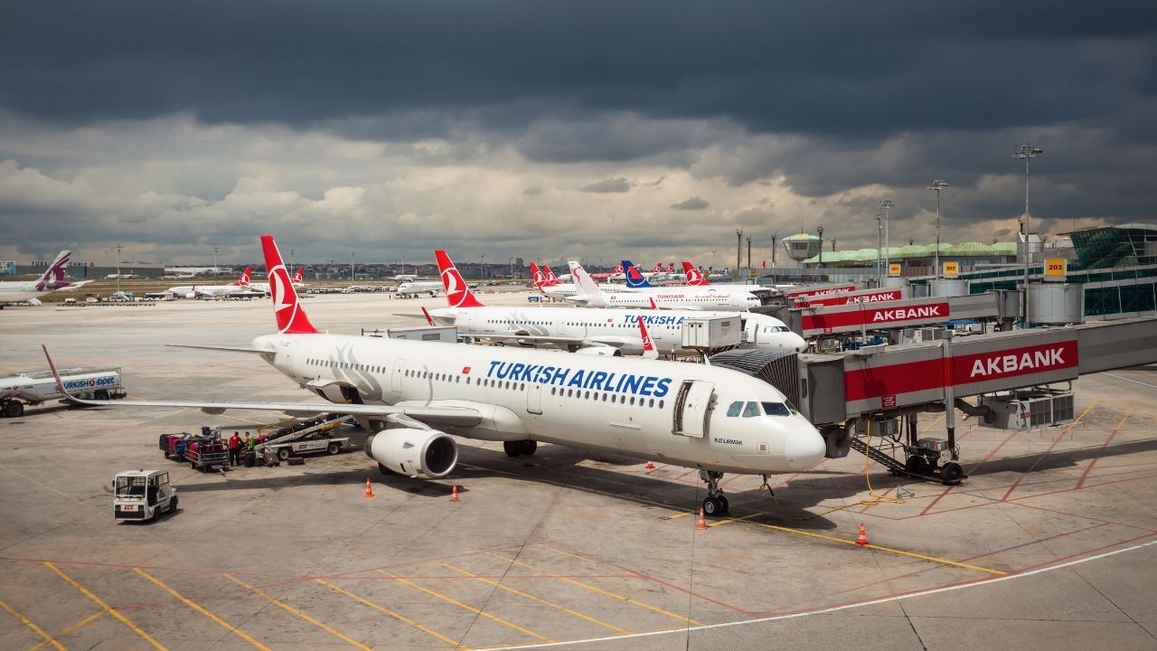 İstanbul Havalimanı’nda bomba şakası paniği: Yolcu uçaktan indirildi