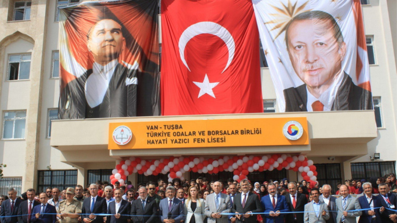 Okullara Skandal Talimat: Milli Bayramlarda Erdoğan Posteri Asılacak!