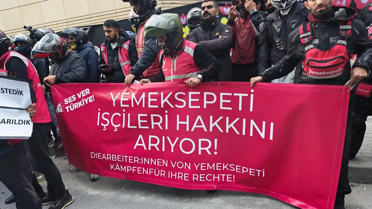 Yemeksepeti kuryeleri hakları için sokakta!