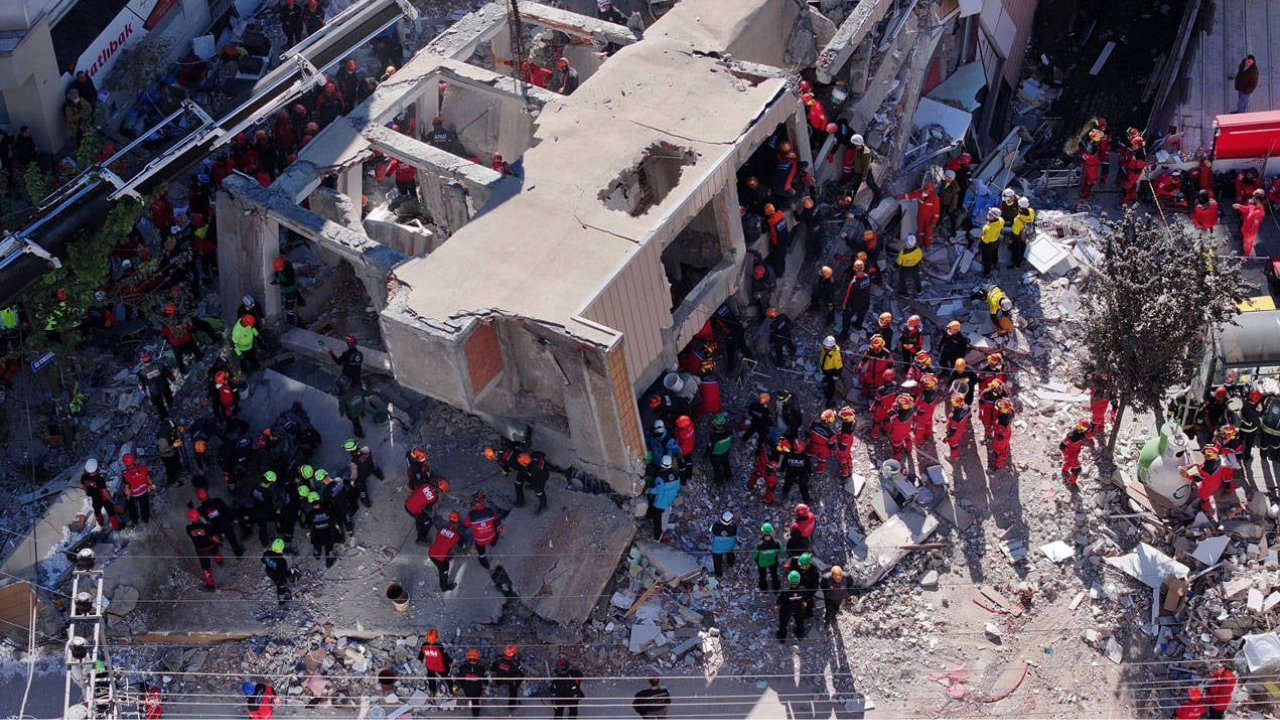 Gebze’deki Faciada Şok İddia: Bina Metro İnşaatı Yüzüden mi Çöktü?
