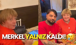 Merkel Pizza Keyfinde Yalnız Kaldı!