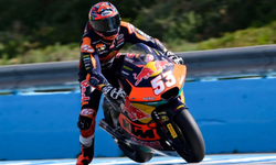 Deniz Öncü’den Moto2’de Tarihi Zafer!