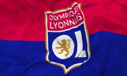 Olympique Lyon, Küme Düşmekten Kurtuldu