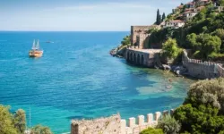 2025 Yazında Tatil Talebi Düşüşte! Tüketici Harcamaları Temkinli, Piyasalar Durgun