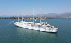 Dev yelkenli yolcu gemisi Club Med 2 Fethiye’ye geldi