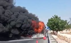 Şanlıurfa’da seyir halindeki otobüs alevlerin arasında kaldı