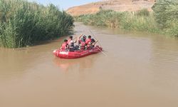 Çaya giren üç çocuktan biri kayboldu