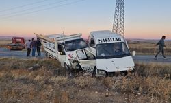 Çorum Alaca’da minibüs ile kamyonet çarpıştı: 4 yaralı