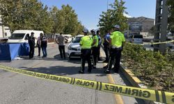 Denizli’de yolun karşısına geçmek isteyen kadına araba çarptı!
