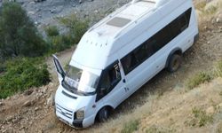 Bingöl’de minibüs şarampole devrildi: 7 yaralı