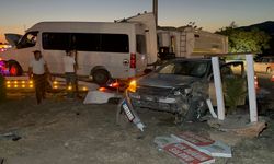 Adıyaman’da minibüs ile otomobil çarpıştı: 12 yaralı