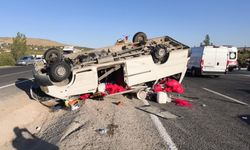 Şanlıurfa’da tarım işçilerini taşıyan minibüs devrildi: 19 yaralı