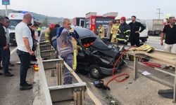 Bursa’da otomobil bariyere çarptı: 4 yaralı
