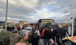 Ayvalık’ta halk otobüsü ile otomobil çarpıştı: 2 yaralı