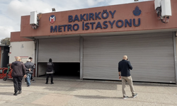 Bakırköy metro istasyonunda bir yolcu, raylara atlayarak yaşamına son verdi