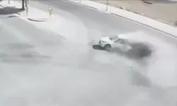 Konya’da kırmızı ışıkta bekleyen araca çarpan otomobil ikiye bölündü: 1 ölü, 1 yaralı