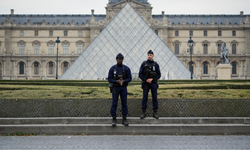 Louvre Müzesi Soygununda 2 Kişi Yakalandı!