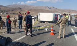 Ağrı’da otomobil ile minibüs çarpıştı: 1 ölü, 2 ağır yaralı