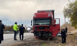Burdur’da tır dehşeti: Öğretim görevlisi feci kazada hayatını kaybetti