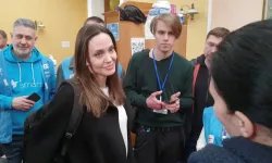 Angelina Jolie, Ukrayna’nın cephe hattını ziyaret etti!