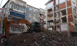 Bahçelievler’de bir binanın 40 yıldır yan duvarı olmadığı ortaya çıktı