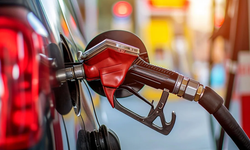 Benzin fiyatına cumartesi günü zam geliyor