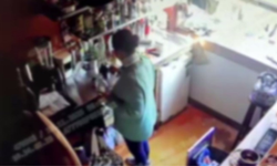 Beyoğlu'nda deterjanlı kahveden zehirlendiler: İki kişi gözaltında