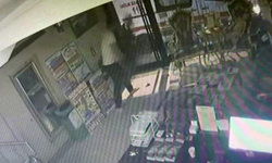 Böcek ailesinin otelde kilitli kaldığı anlar güvenlik kamerasında