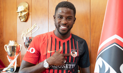 İstanbul’da AVM’de panik anları: Senegalli milli futbolcuya silah çekildi