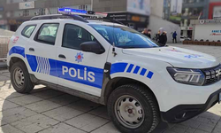 İzmir’de polis aracına saldırı: 3 kişi gözaltında