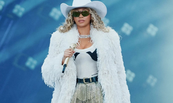 Ünlü şarkıcı milyarderler kulübüne girdi!