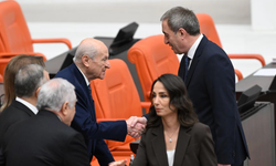 Bahçeli DEM Parti Eş Genel Başkanlarını alkışladı, sonra çaya davet etti