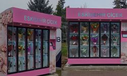 Eskişehir'de kurulan çiçek otomatı ilgi odağı oldu