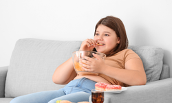 Çocuklarda obezite alarmı: Masum görünen alışkanlıklar tehlike saçıyor