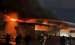 Alevler sanayi sitesini sardı: Hatay’da 4 iş yeri zarar gördü