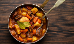 Lezzetinden parmaklarınızı yiyeceğiniz etli türlü tarifi