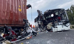 Osmaniye'de yolcu otobüsü tıra çarptı: 6 ölü, 11 yaralı