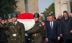 Özgür Özel, yeni PM ve YDK üyeleriyle Anıtkabir'de