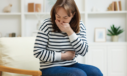 Sabah mide bulantısı neden olur?