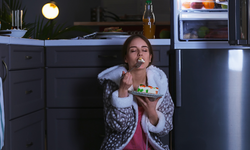 Sürekli atıştırma isteği nereden geliyor? Uzmanı iki noktaya dikkat çekti