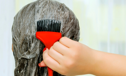 Sürekli saç boyayanlar dikkat: Saç boyasındaki kimyasallar kanser riski taşıyor
