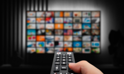 Televizyon izlerken bunu yapıyorsanız demansın ilk işareti olabilir