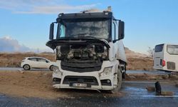 Van’da buzlanan yol trafiği felç etti 6 araç birbirine girdi 3 kişi yaralandı