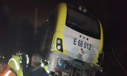 Sağanak sonrası raylar kaydı, yolcu treni Gönen’de raydan çıktı