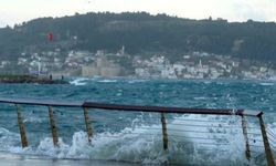 Çanakkale’de fırtına alarmı: Boğaz trafiği askıya alındı