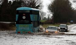 Galler'de rüzgarın hızı saatte 117 kilometreye ulaştı