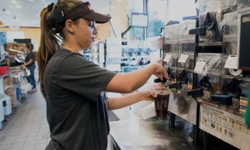 Hizmet sektöründe yıllık büyüme: Aylık %4'lük yükseliş